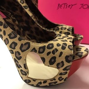 Betsey Johnson shoes stiletto heels red leopard gold heart platform rockabilly 9